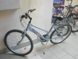 mon vélo bleu et confortable